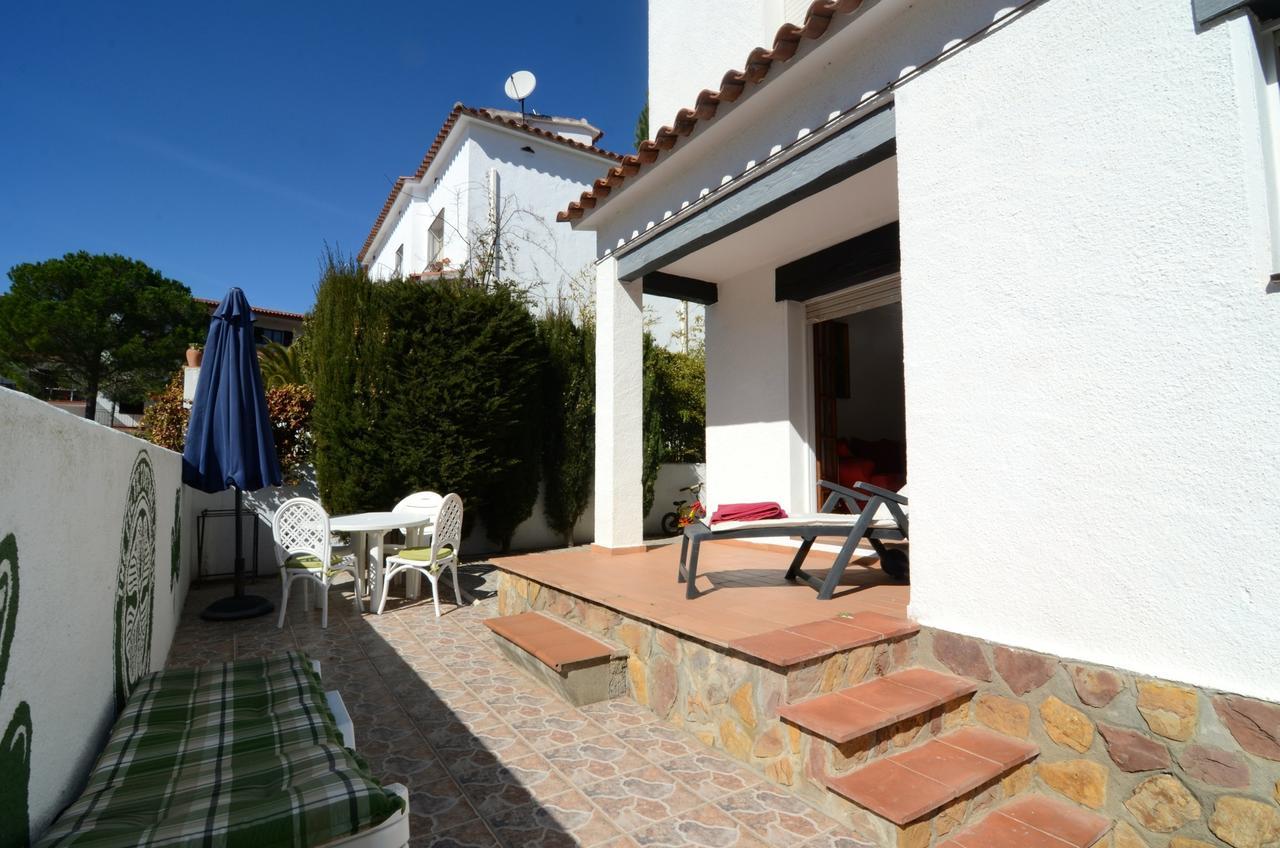 Villa Avinguda Montgo à L' Escala Extérieur photo