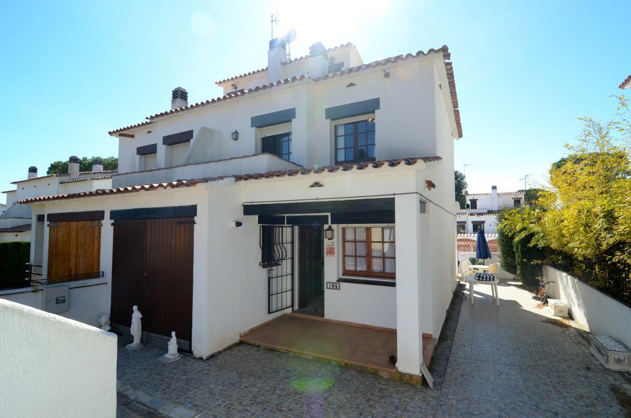 Villa Avinguda Montgo à L' Escala Extérieur photo